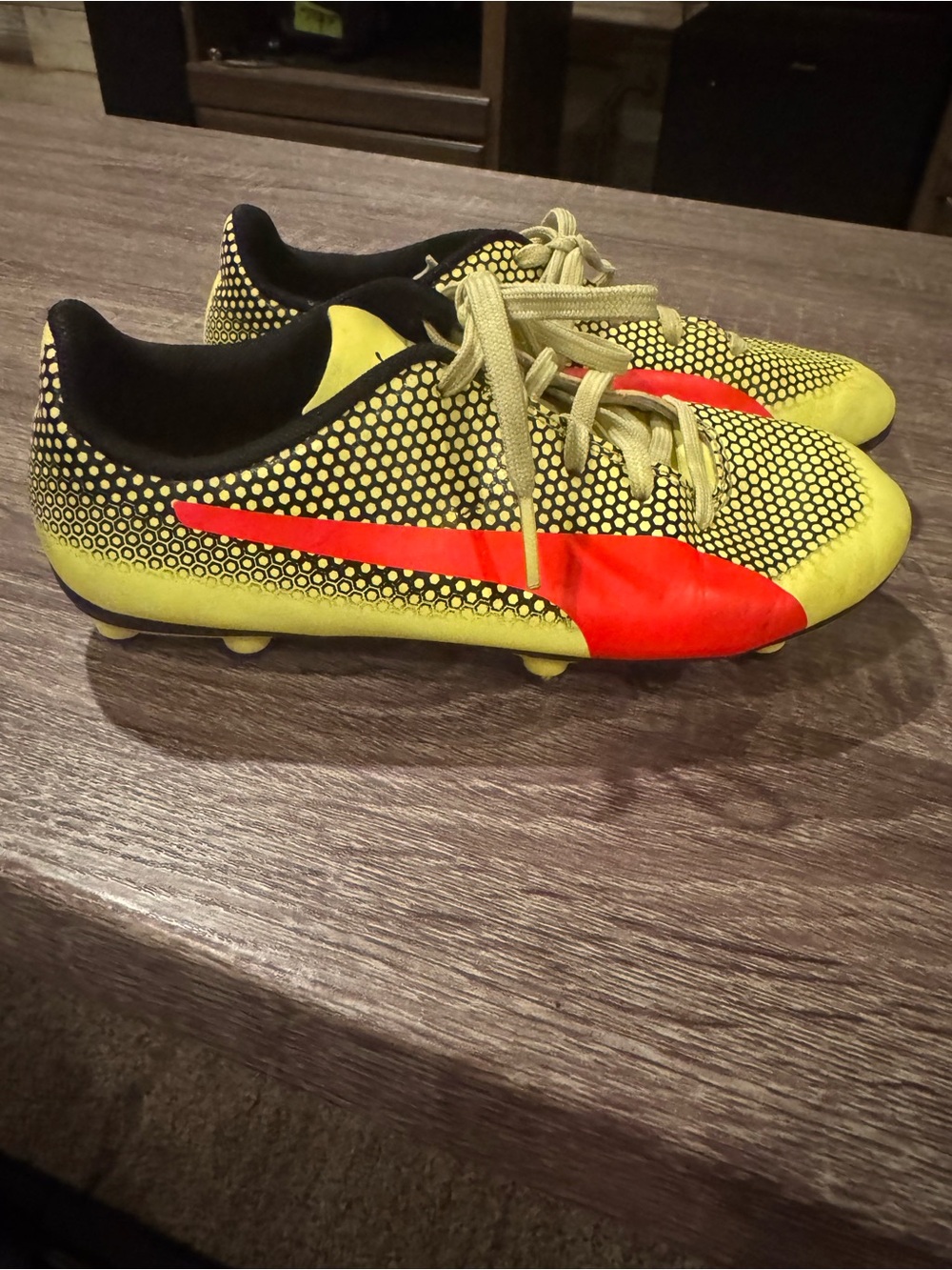 Puma Kids Soccer Cleats in Neon Yellow with Pink Accent Size 3 Little Kids EUC